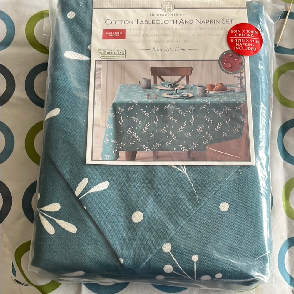 Huntington Home Teal and White Cotton Tablecloth and Napkin Set